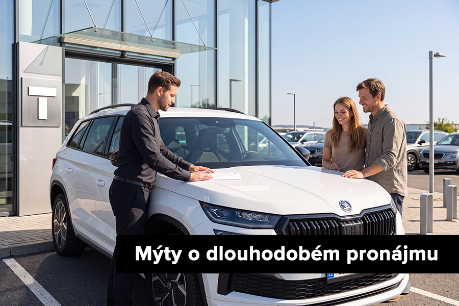 Vyvrácení mýtů o dlouhodobém pronájmu auta Usměvavý pár si v klidu prohlíží dokumenty k zánovnímu vozu na kapotě auta před moderní prodejnou Taggart.